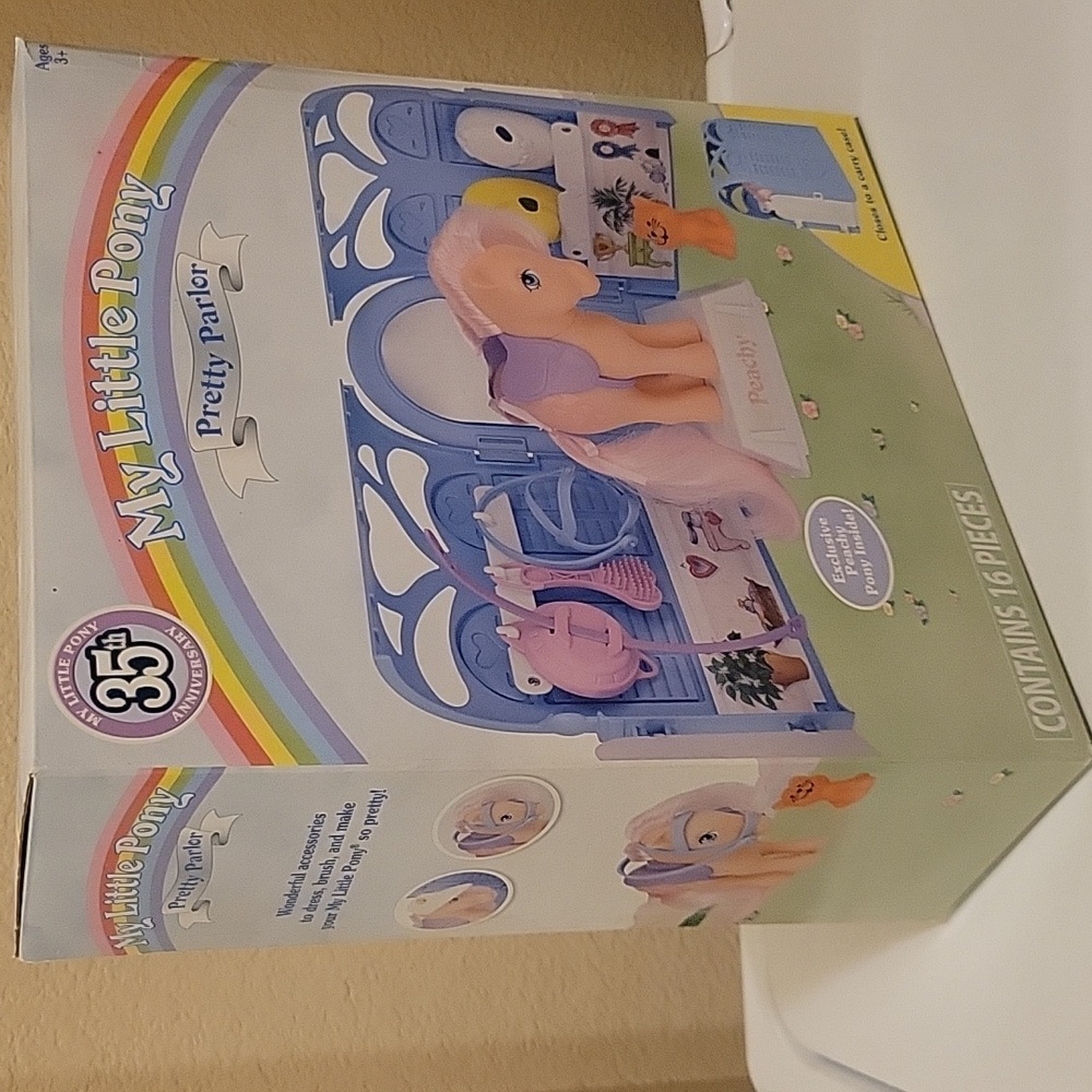 My Little Pony 35th Anniversary Peachy Playset - Picture 2 of 9